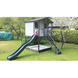 Leikkimökki Fixu 1 hiekkalaatikolla ja liukumäellä maalaamaton