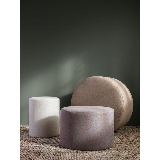 <p>Tukeva ja monikäyttöinen Lennol CILLA-rahi tarjoaa täydellisen yhdistelmän mukavuutta ja käytännöllisyyttä. Rahi on valmistettu laadukkaista materiaaleista, mikä tekee siitä erinomaisen lisän mihin tahansa huoneeseen. Rahi on saatavilla kolmessa koossa