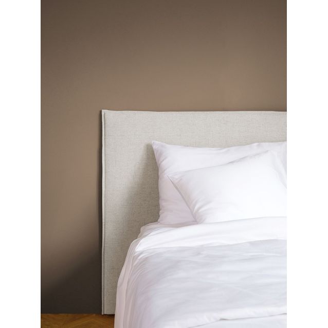 <p>Suomessa valmistettu korkealaatuinen Lennol COSY -sängynpääty tarjoaa minimalistisen ja modernin ilmeen makuuhuoneeseesi. Pehmustettu pääty on saatavilla neljässä eri koossa - 90x115x3 cm, 120x115x3 cm, 160x115x3 cm ja 180x115x3 cm. Löydät sopivan koon