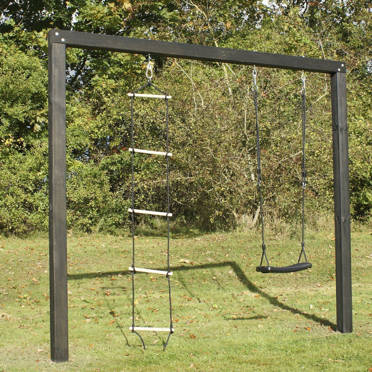 Keinuteline Nordic Play Active Arthur, musta/petsattu, köysitikkaat ja kiikku