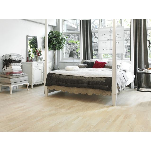 Parketti Tarkett Shade Saarni Linen White 3-sauva vaalea mattalakattu