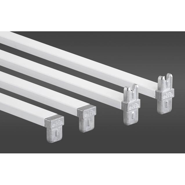 Valkoinen poikkituki 55 määrittelee telineen leveydeksi 55 cm