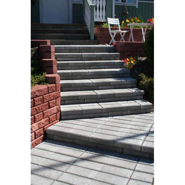 Porraslaatat harmaissa portaissa