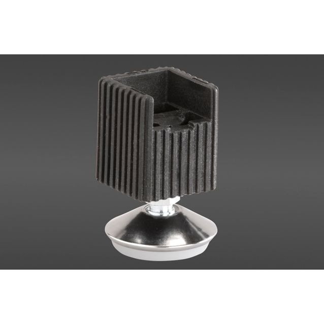 Säädettävillä telinejaloilla koriteline asettuu paikalleen, vaikka lattia ei olisi aivan suora