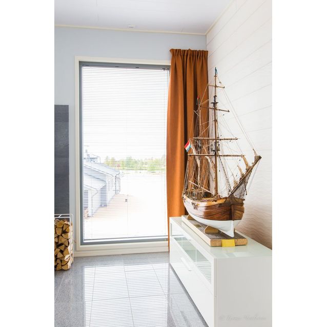 Sälekaihdin SOLAR pintamalli luonnonvalkoinen