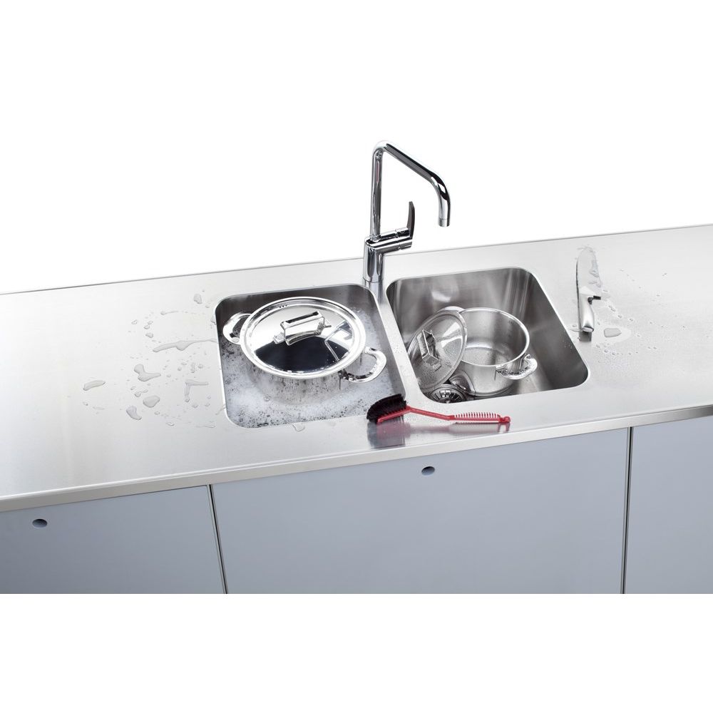 Tiskipöytä Stala Seitsikko A1400 keittiössä