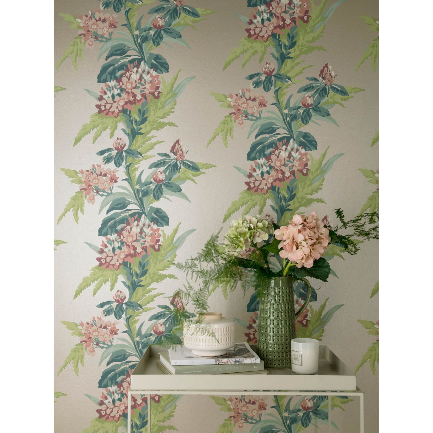  Aurora tapetti osana huoneen sisustusta