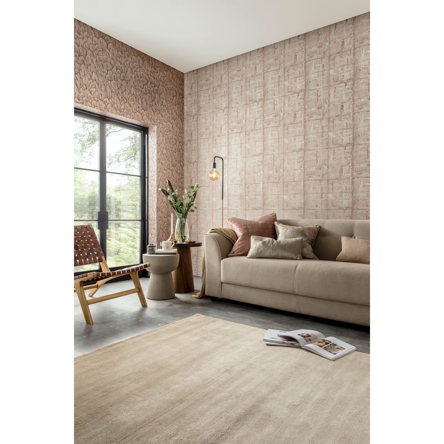  Patina hiekka tapetti osana huoneen sisustusta