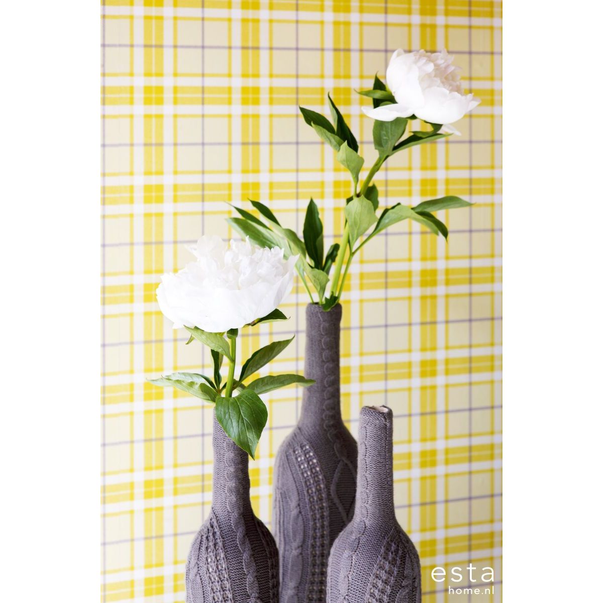 Tapetti Checks 137729 0,53x10,05 m keltainen non-woven seinällä