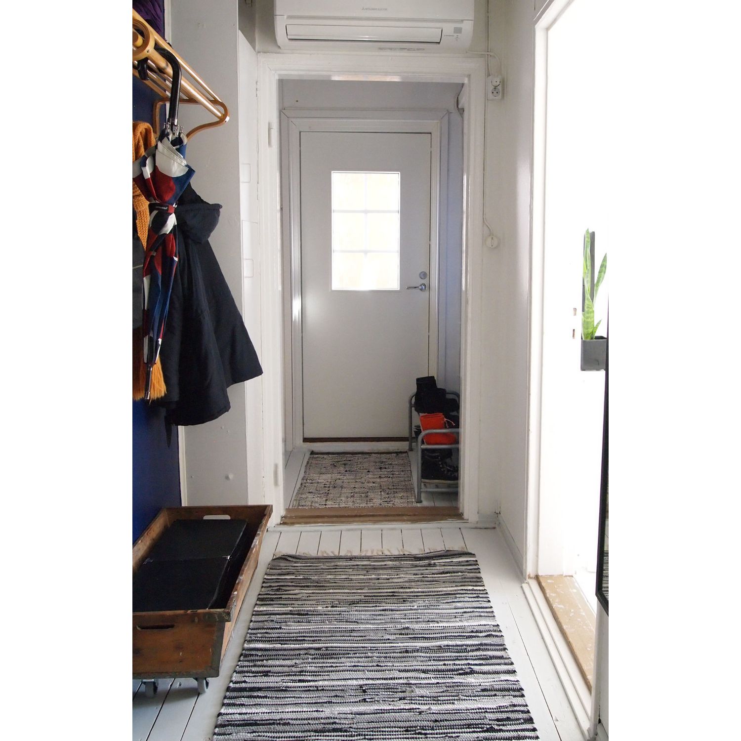 Ulko-ovi Swedoor Basic B0015 asennettuna kodin ulko-oveksi