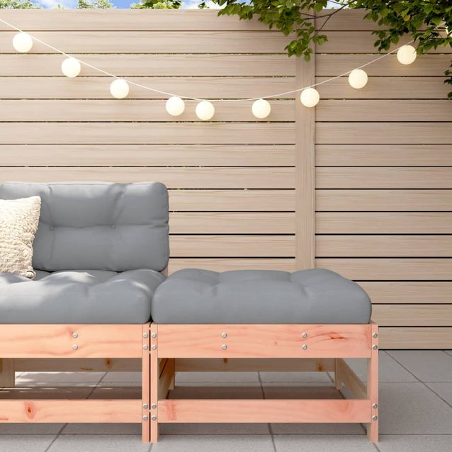 Ulkorahi tyynyllä, käsittelemätöntä douglaskuusta