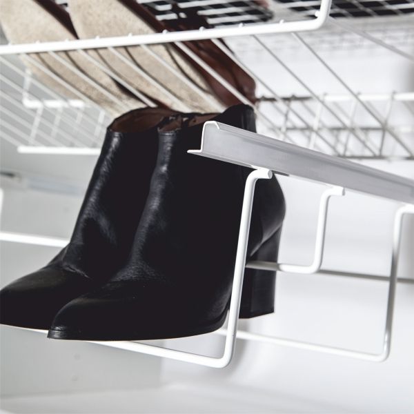 Ulosvedettävä korkokenkäteline Norscan Roller Wall System M80 valkoinen kengillä