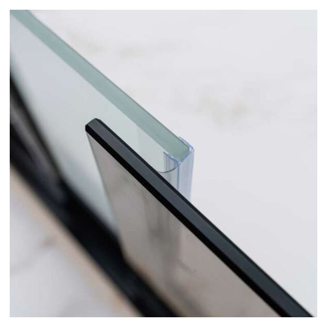 Kirkas välitiiviste Vivalon Avara -terassilasitukseen