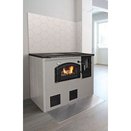 Varaava puuliesi Warma Serafiina leivinuunilla