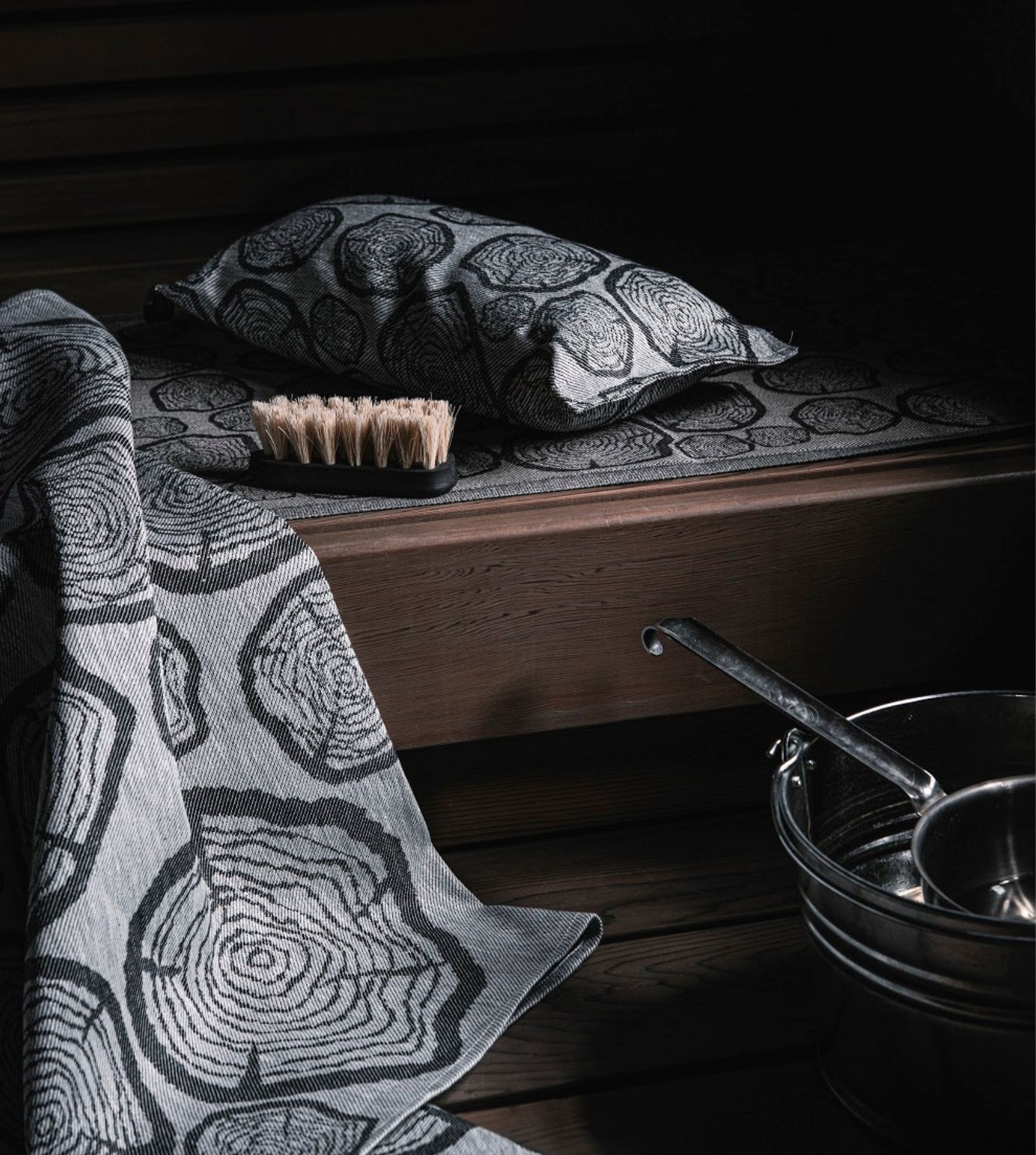 Jokipiin Pellava Mänty laudeliina joulusaunaan