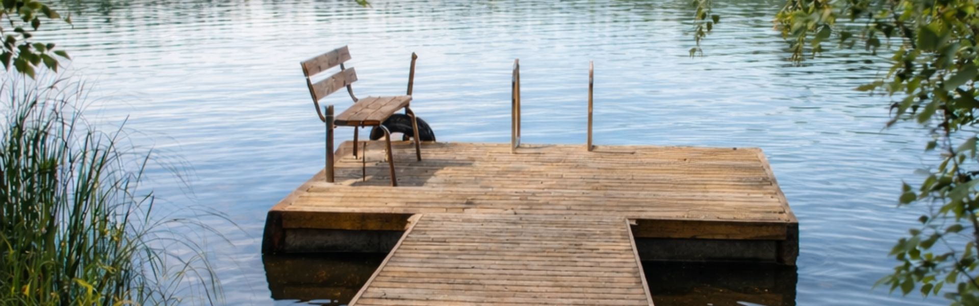 Laiturin hankinta ja rakentaminen rantaan