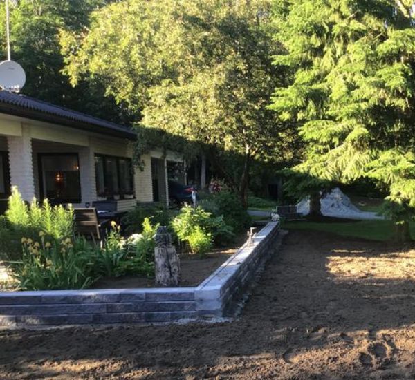 Pihakivi Lakka Katukivi 80 278 x 138 mm harmaa