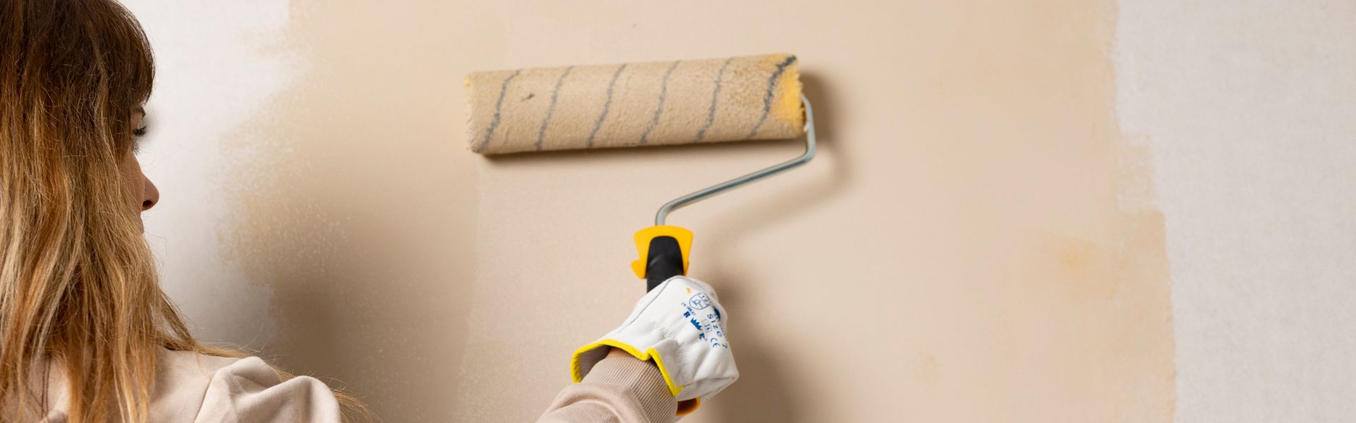 Tapetin päälle maalaus – näin onnistut helposti ja siististi