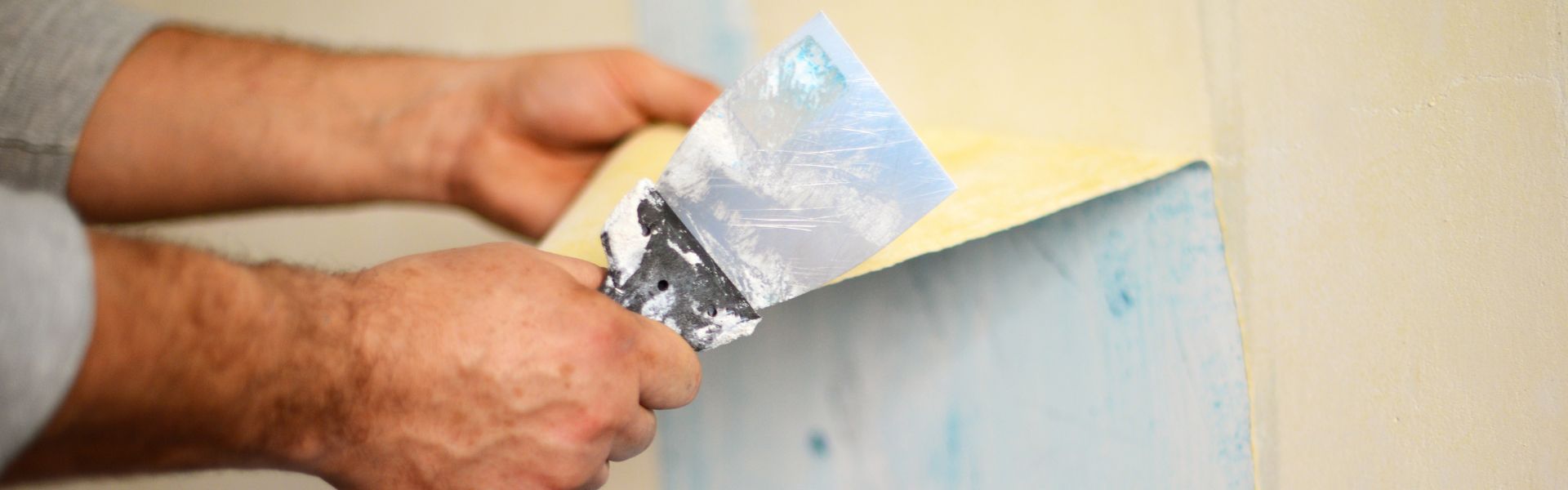 Tapetin poisto – näin poistat vanhan tapetin siististi ja helposti