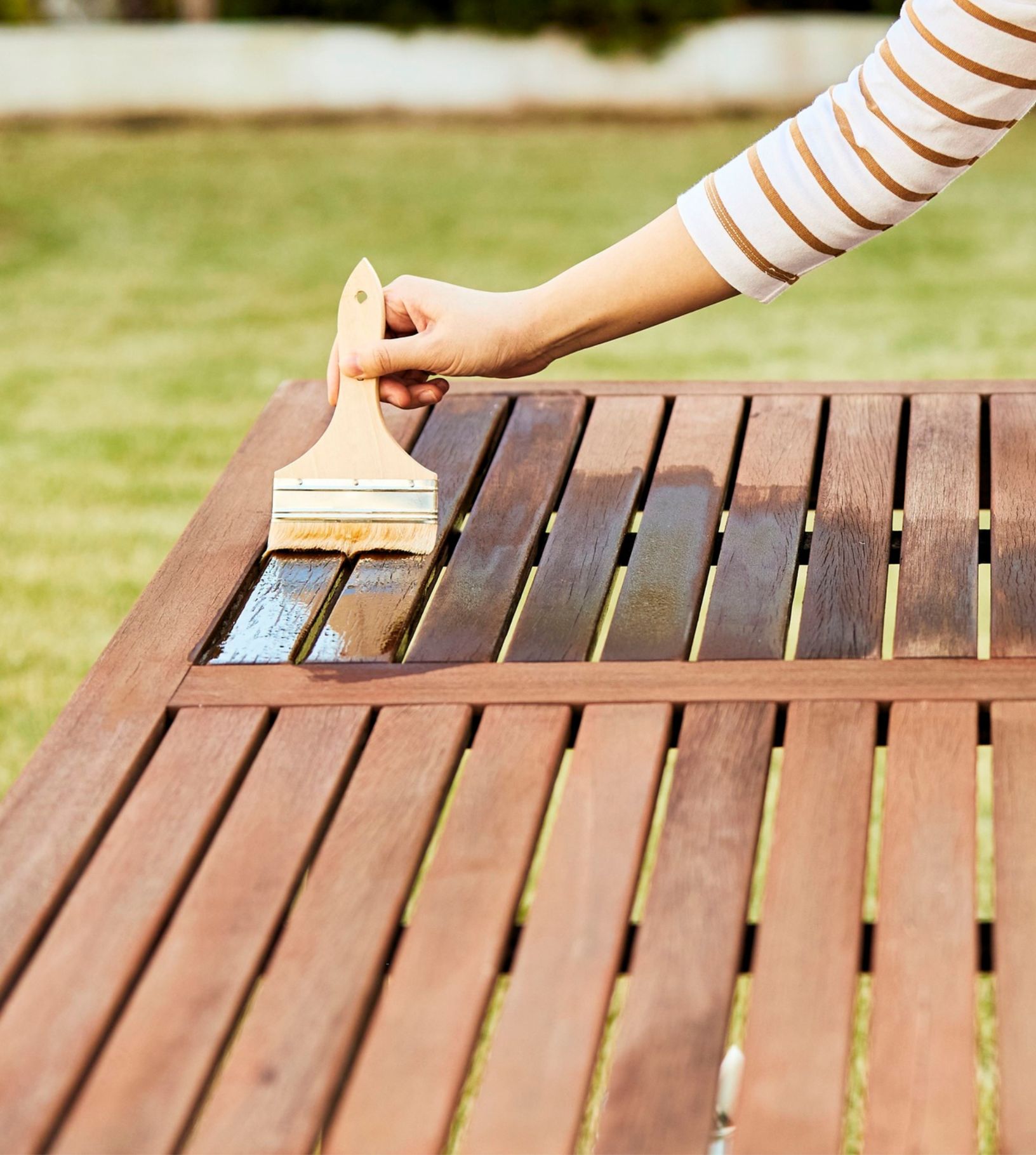 Puukalusteiden öljyäminen ennen talvea