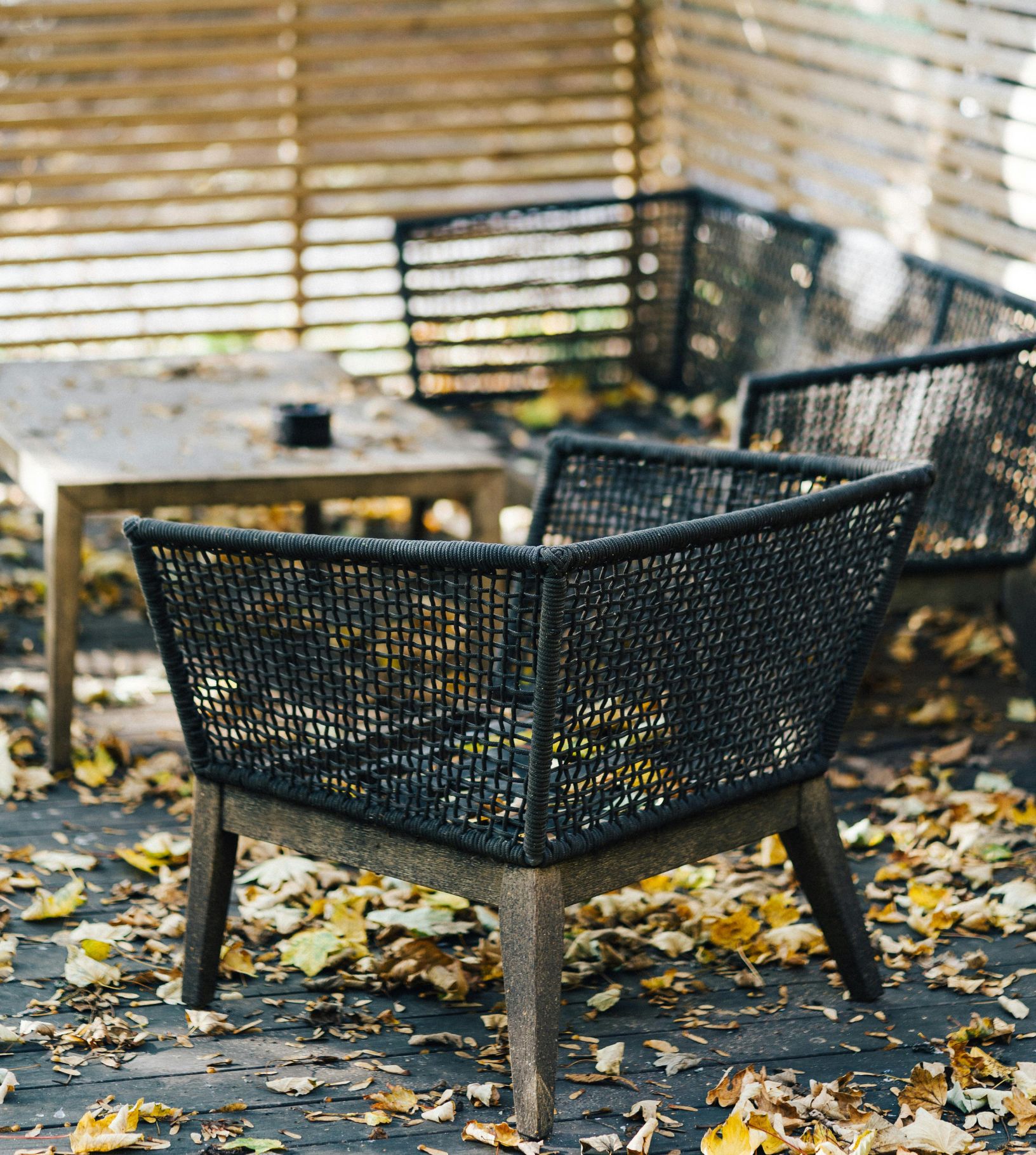 Terassikalusteiden pesu ja huolto