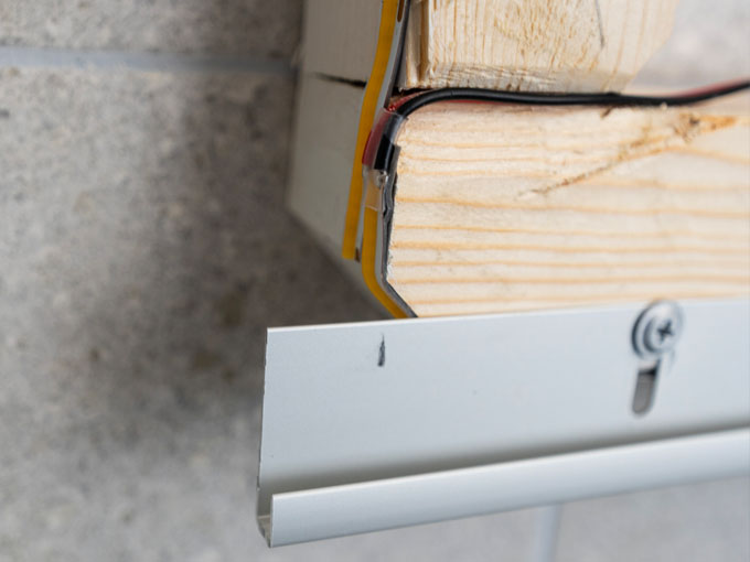 COB-valonauha kiinnitettynä runkoon