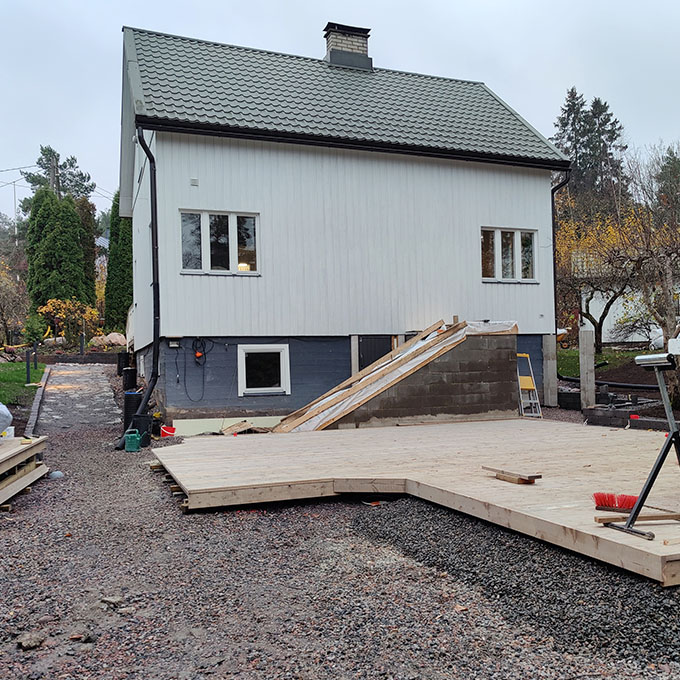 Aki Linnanahteen mökkiremontti - Rappusten rakentaminen