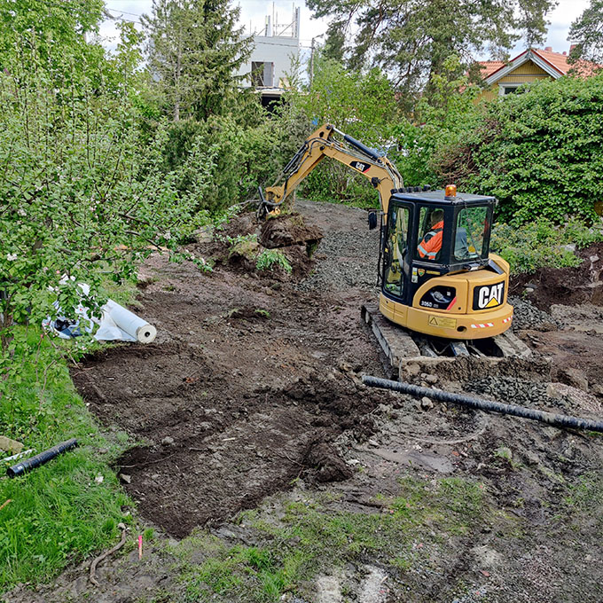 Aki Linnanahteen mökkiremontti - Kaivuutyöt puutarhassa