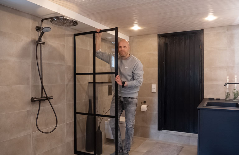 >Akin uusi kylppäri ja sauna